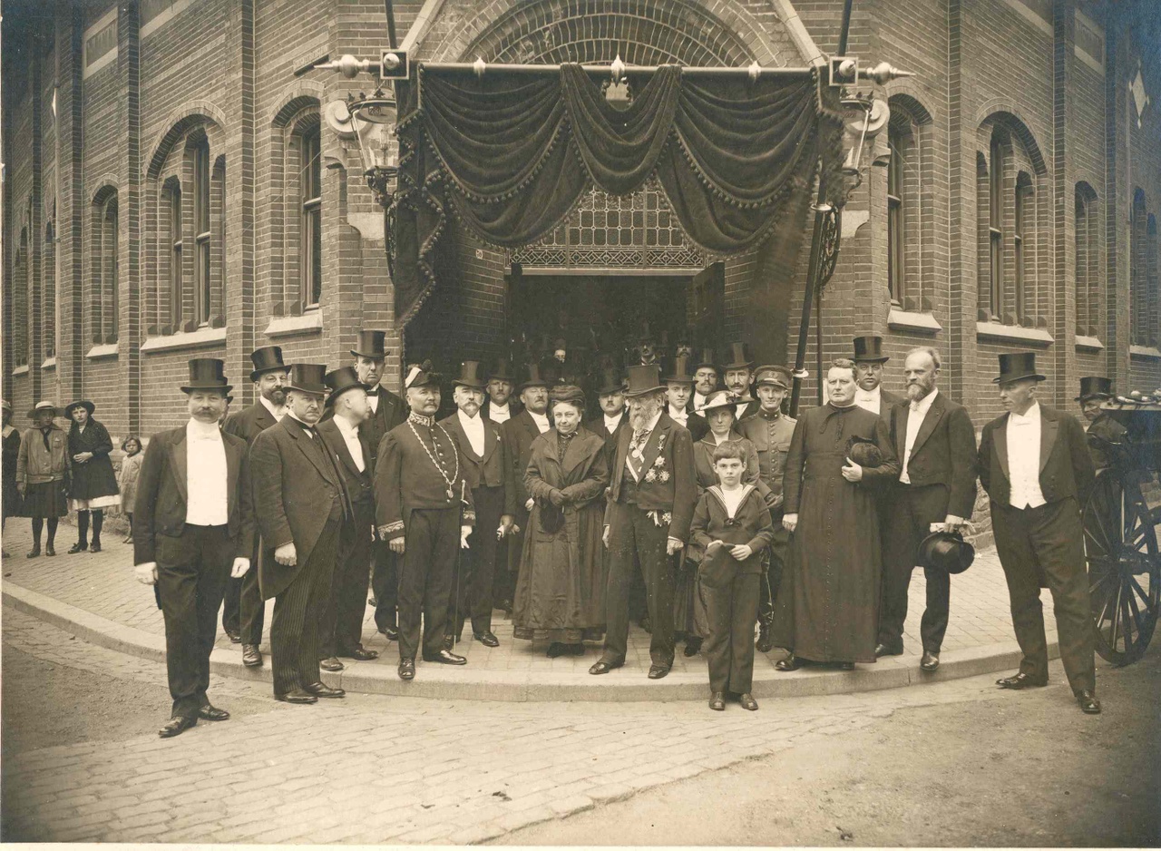 De huldiging van Dr. P.J.H. Cuypers bij gelegenheid van zijn 90e verjaardag aan de Ambachtsschool