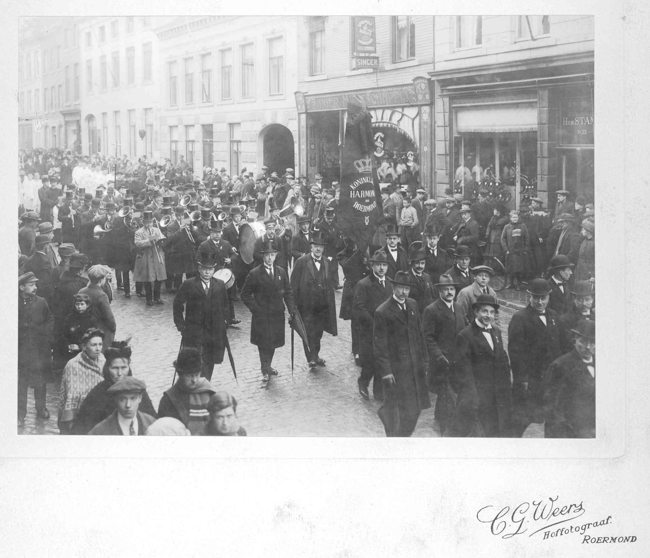 De begrafenisstoet van dr. Cuypers in Roermond