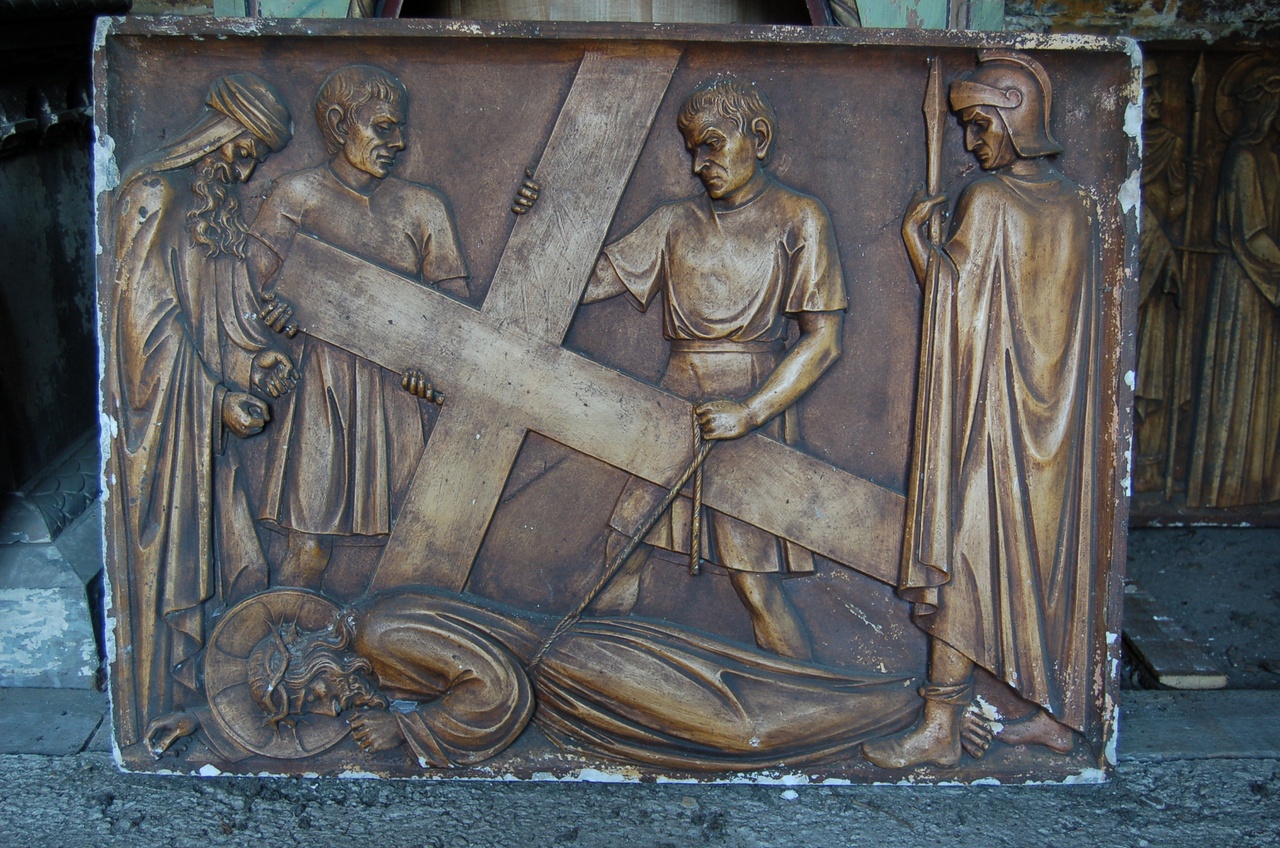 Kruiswegstatie: Jezus gevallen onder kruis