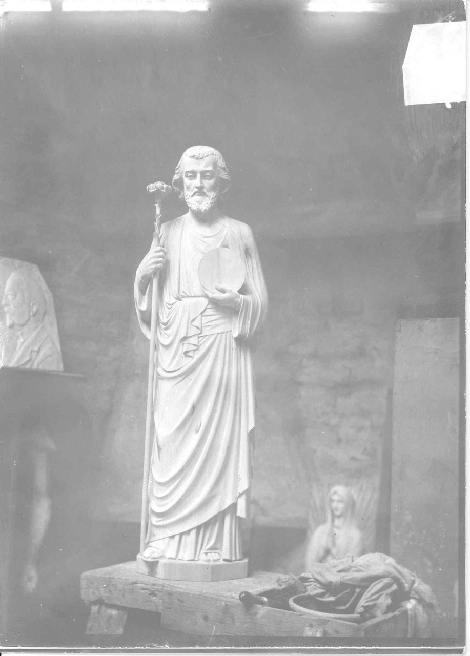 Foto van een beeld, opgesteld in de kunstwerkplaatsen van Cuypers