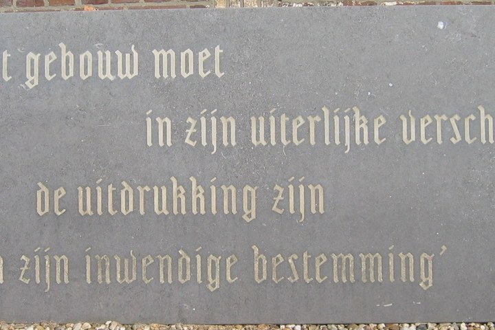 Stenen Letterproject: afrit met ingebeitelde tekst