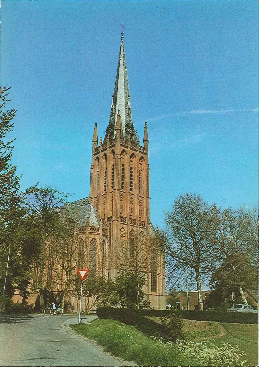 verzameling van 5 prentbriefkaarten met foto's van de Sint Nicolaas Basiliek te IJsselstein (Utrecht).
