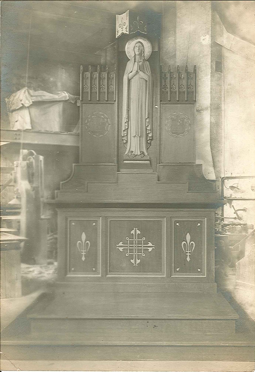 Twee foto's van een Onze-Lieve-Vrouwe-altaar in de Antonius van Paduakerk te Musselkanaal