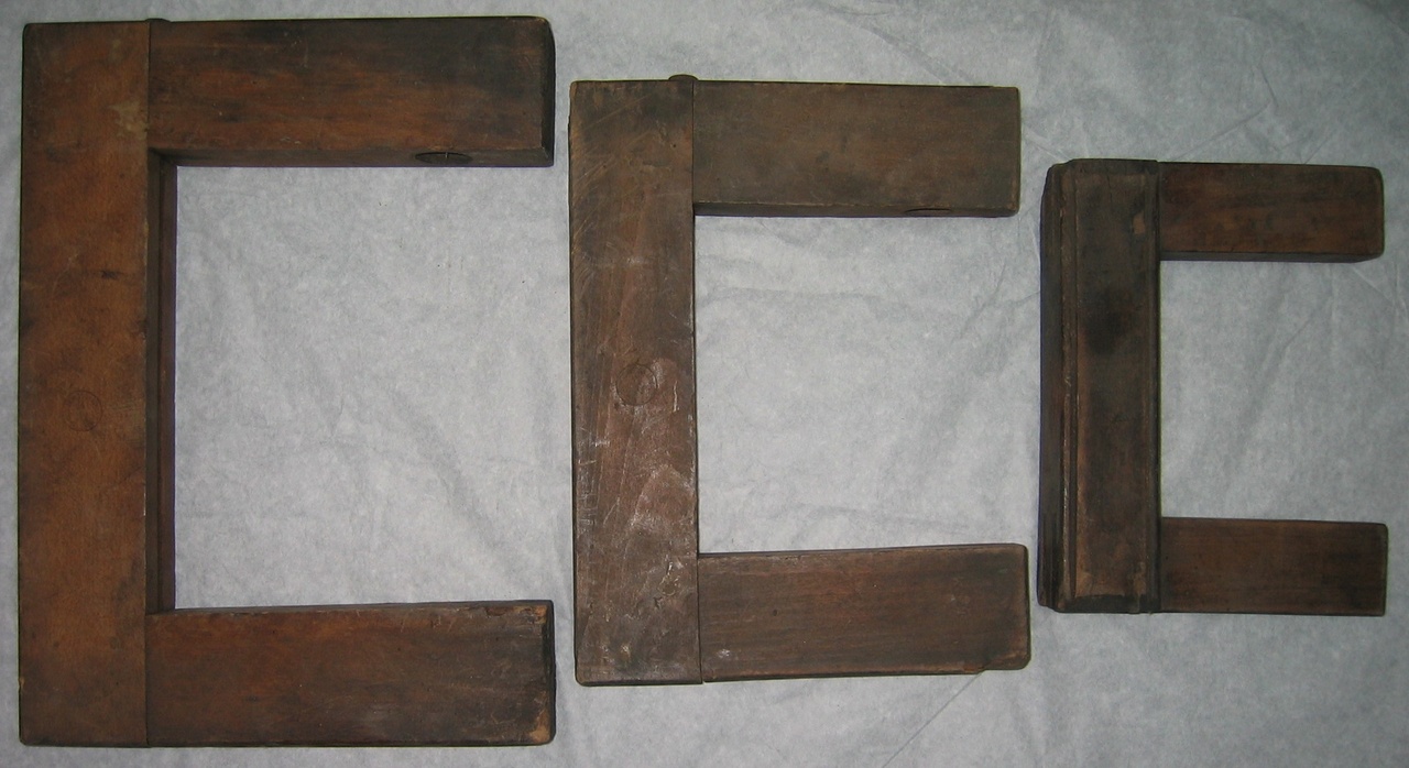 Drie houtklemmen