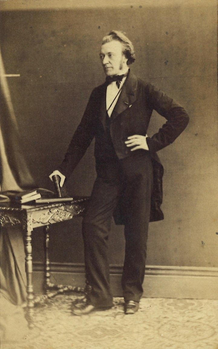 Portretfoto (carte-de-visite) van Josephus Albertus (Joseph) Alberdingk Thijm