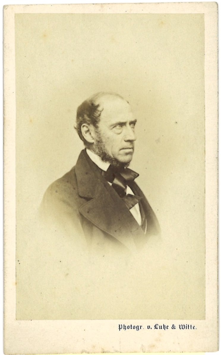 Portretfoto (carte-de-visite) van Augustus Reichensperger