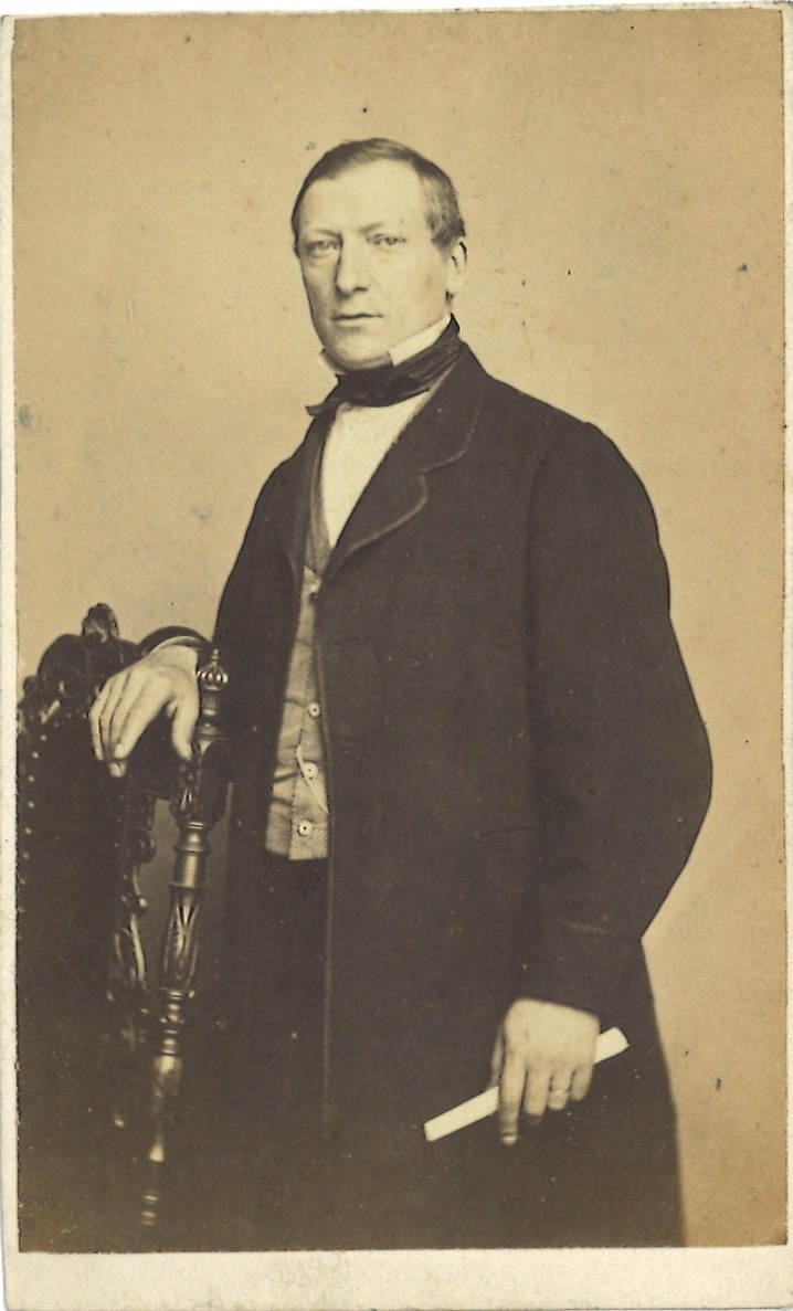 Verzameling van 17 Portretfoto's (carte-de-visite) van mannen: A. Hermans uit Eindhoven