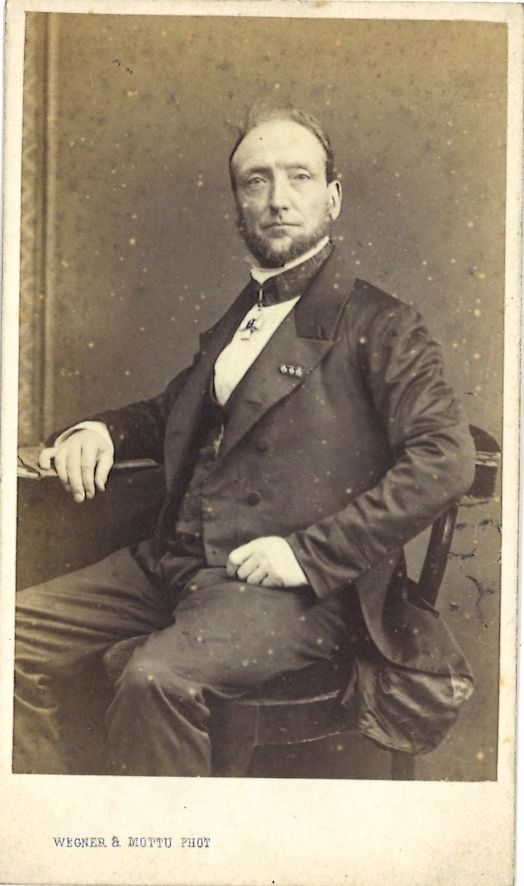 Verzameling van 17 Portretfoto's (carte-de-visite) van mannen: Dhr. J. Messchert van Vollenhoven