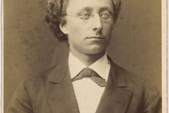 Portretfoto (carte de visite) van A.A.W. Hubrecht