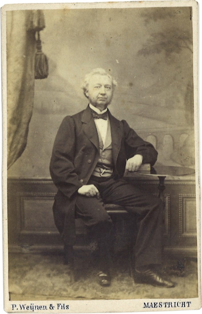 Verzameling van 17 Portretfoto's (carte-de-visite) van mannen: onbekende man.