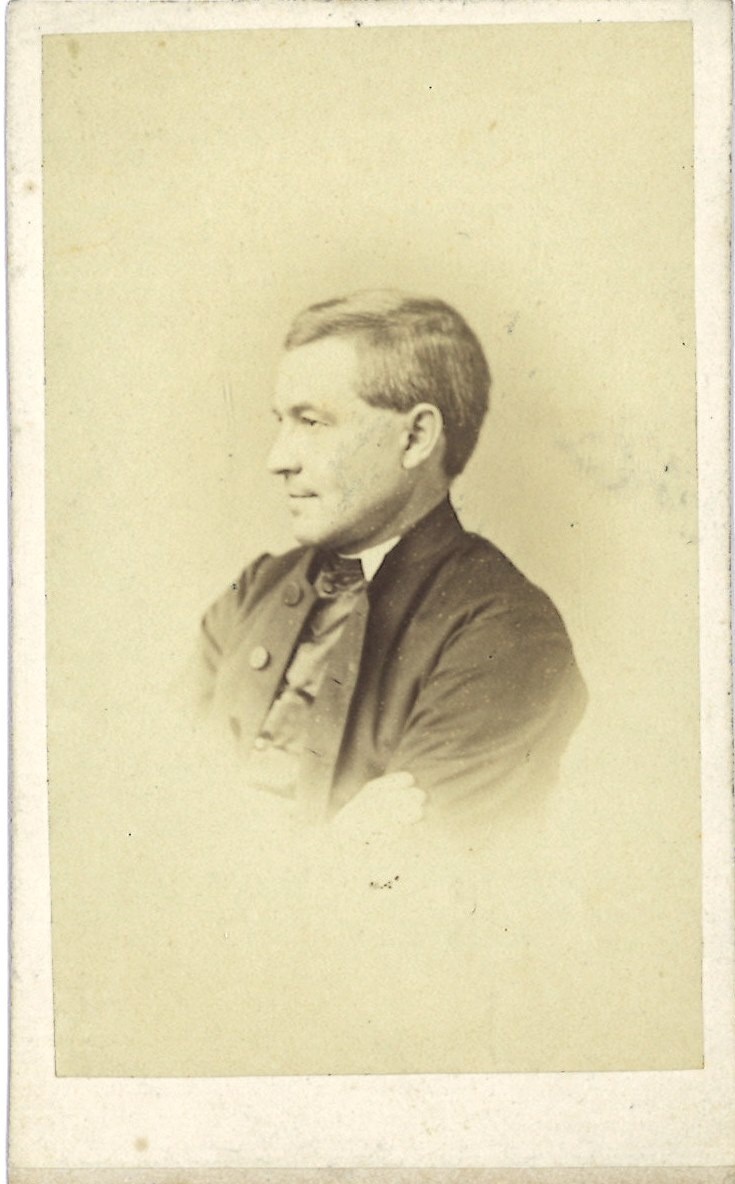 Verzameling van 51 Portretfoto's (carte-de-visite) van geestelijken: Eerw. Heer Franssen, missionaris te Batavia, 1866.