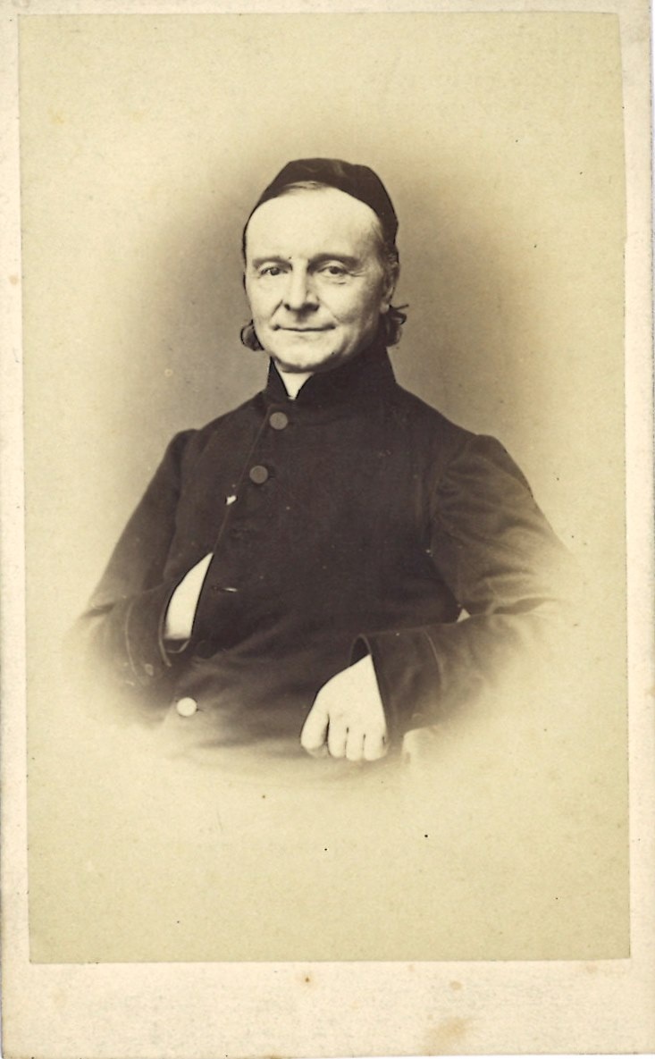 Verzameling van 51 Portretfoto's (carte-de-visite) van geestelijken: Pastoor IJzermans, eerste pastoor van de Posthoornkerk te Amsterdam.