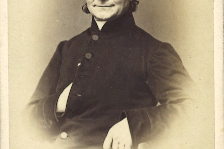 Verzameling van 51 Portretfoto's (carte-de-visite) van geestelijken: Pastoor IJzermans, eerste pastoor van de Posthoornkerk te Amsterdam.