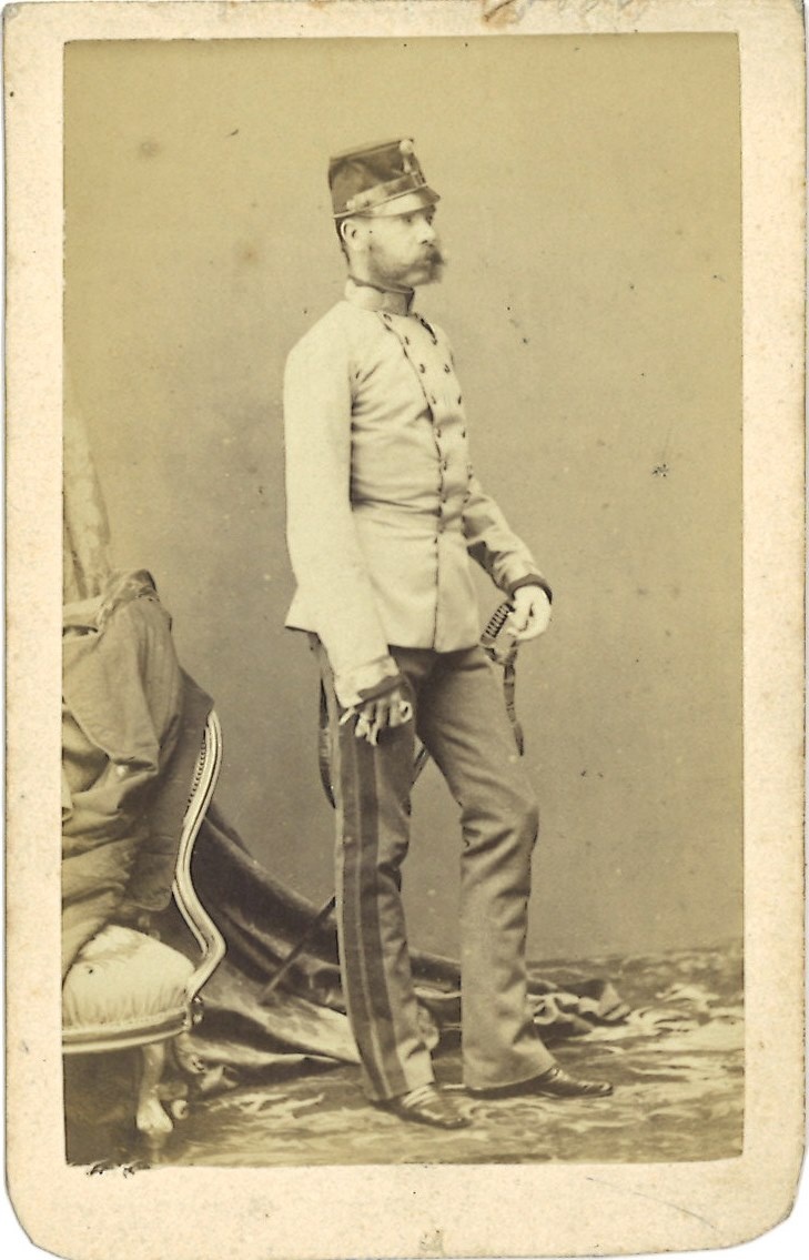 Verrzameling van 12 Portretfoto's (carte-de-visite) van koninklijke familie, adel: Frans Joseph Karl, Keizer van Oostenrijk.