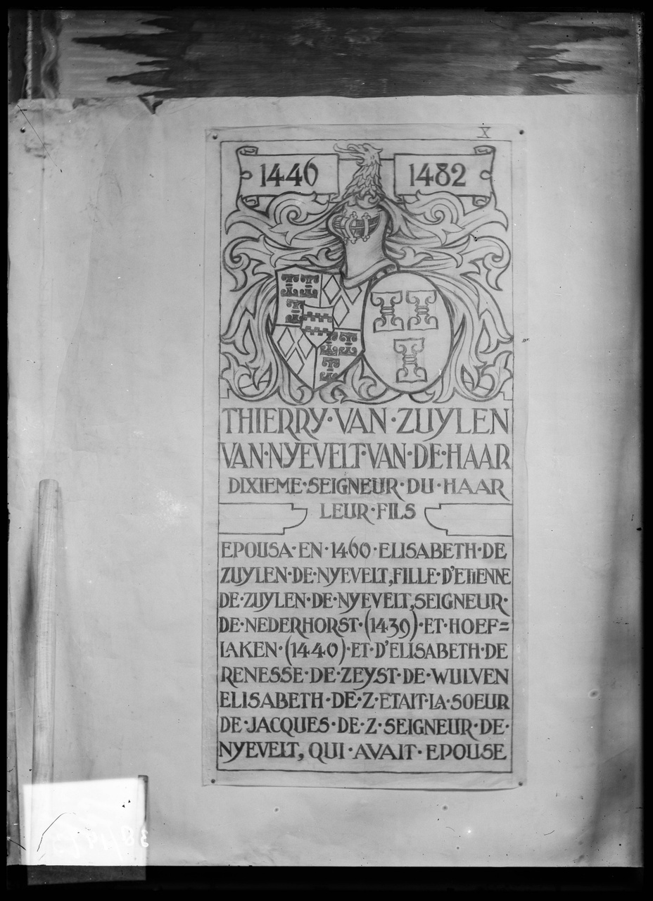 Glasnegatief van foto van producten uit de Cuypers' Kunstwerkplaatsen: "Pagina uit stamboom van Thierry van Zuylen van Nyevelt van de Haar 1446-1482".