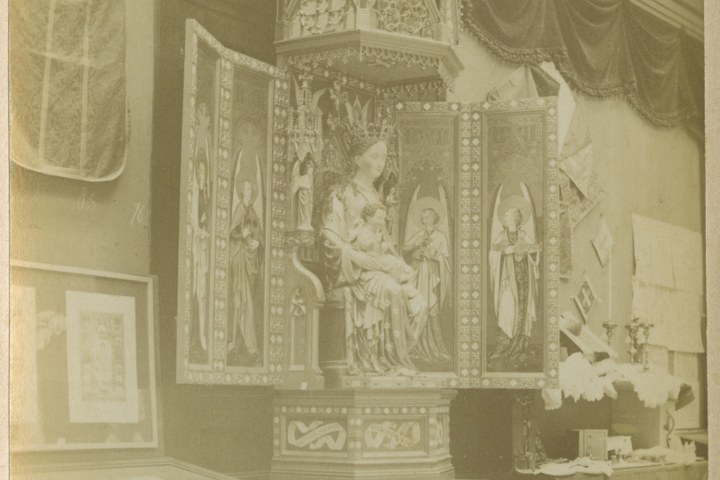Foto van een Mariatiptiek op de Nederlandsch-Vaticaansche Tentoonstelling.