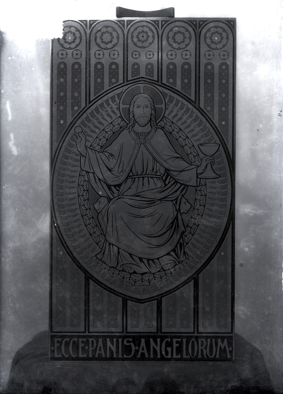 Glasnegatief van een foto van een paneel met een Heilig Hartfiguur