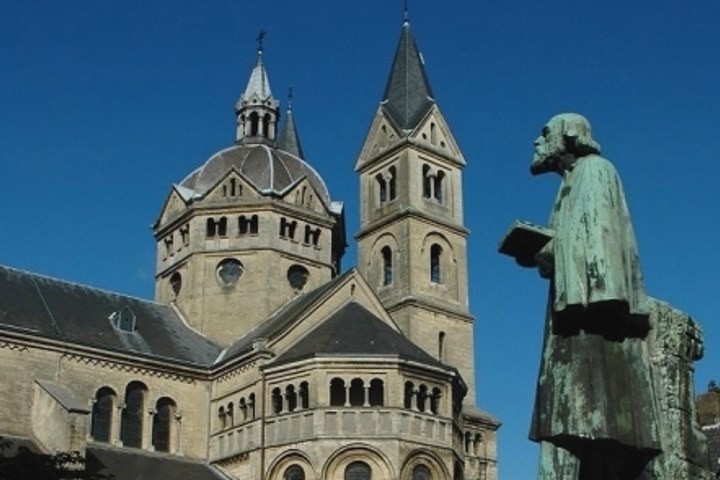 De voetsporen van  Cuypers in Roermond