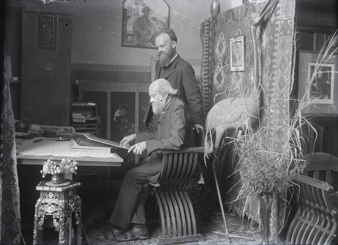Foto collectie Cuypershuis met rechts de Dagobertstoel, geschonken 2022.jpg Foto collectie Cuypershuis met rechts de Dagobertstoel, geschonken 2022.jpg