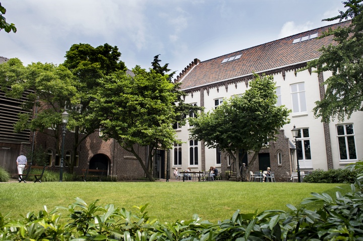 Café, terras & museumwinkel